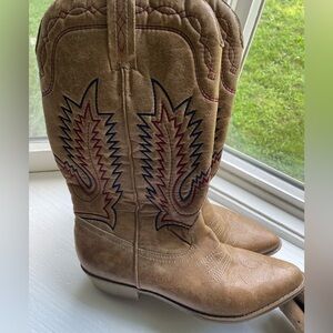 Cowboy boots unisex size 8.5 so comfortable